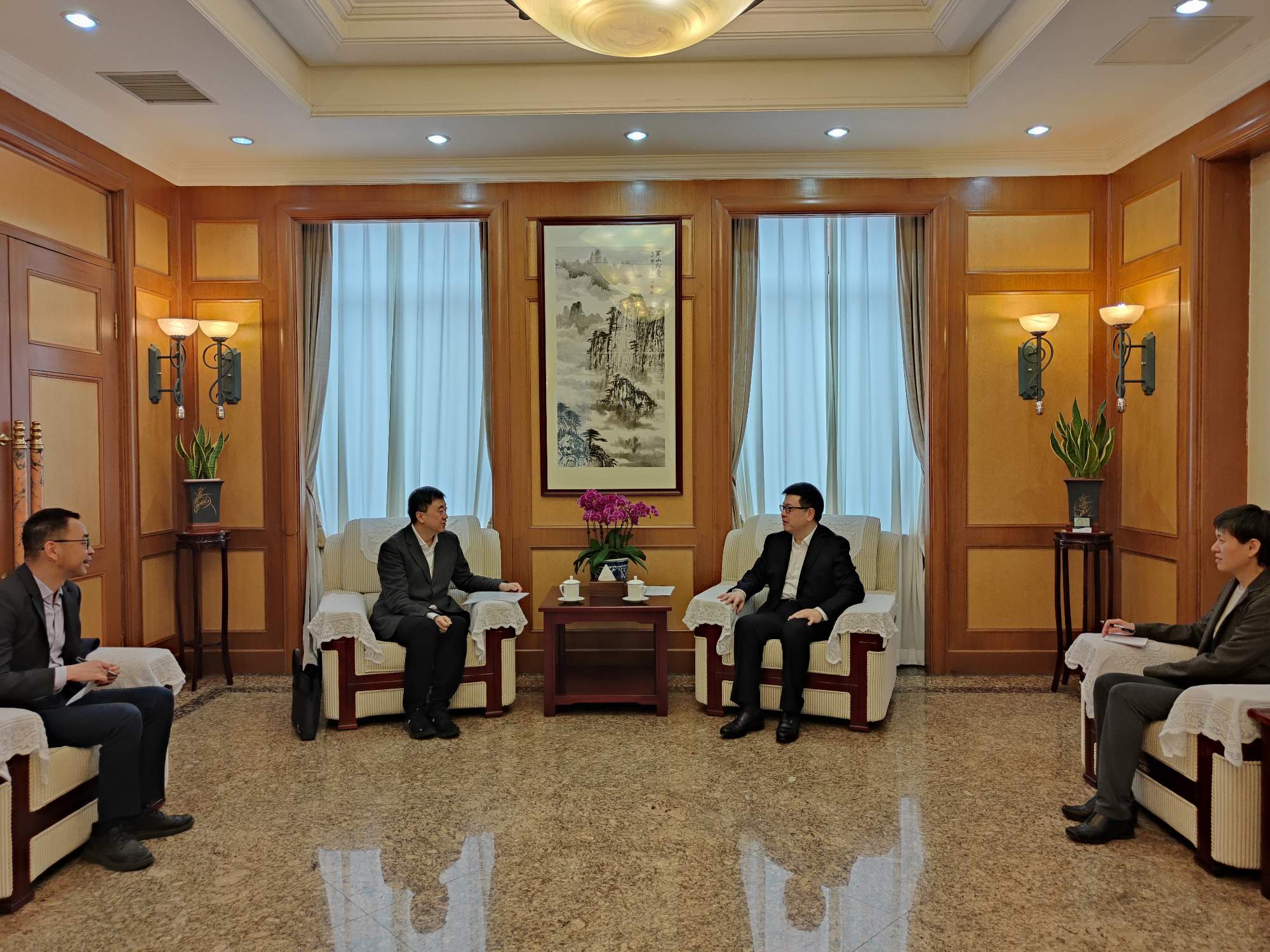 邹肖力副会长会见清华大学副校长杨斌
